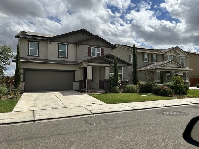 Building Photo - Manteca 5 Bedroom, 3 Bath Executive Style ...