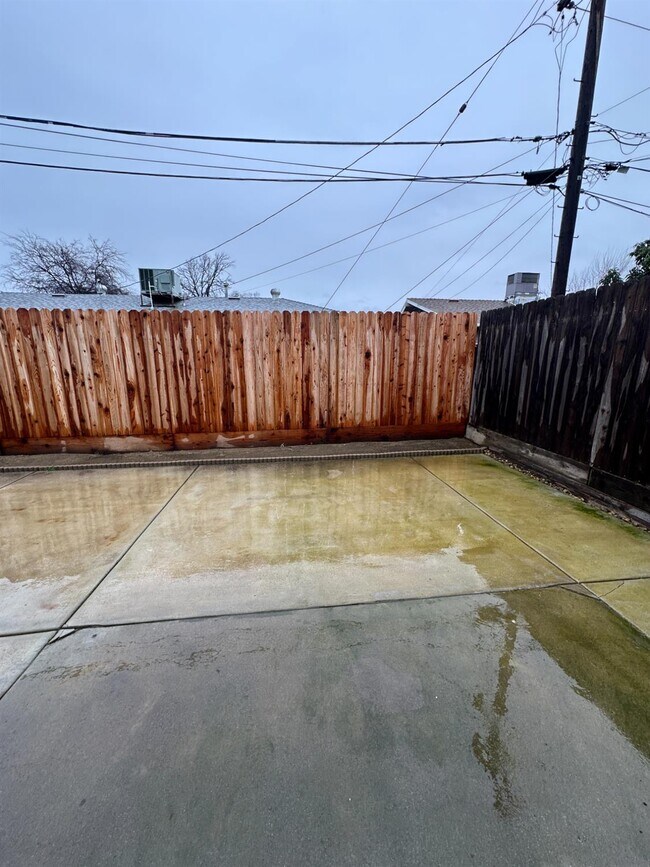 Building Photo - 4554 N Manila Ave