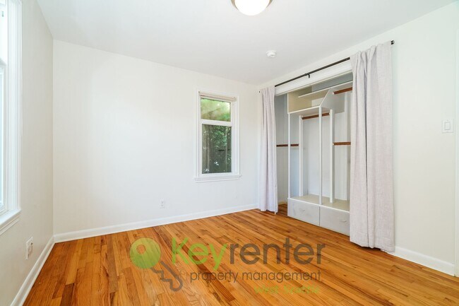 Building Photo - **Rent Special** Elegant Three Bedroom Hom...