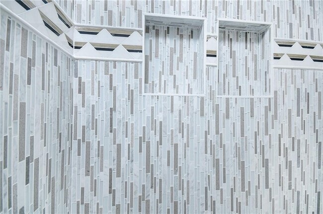 Building Photo - 5041 Alexander Ave