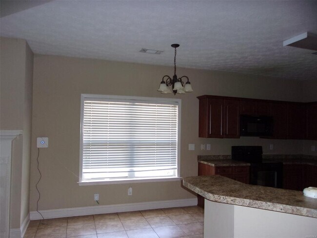 Building Photo - 718 Briarcliff Pl
