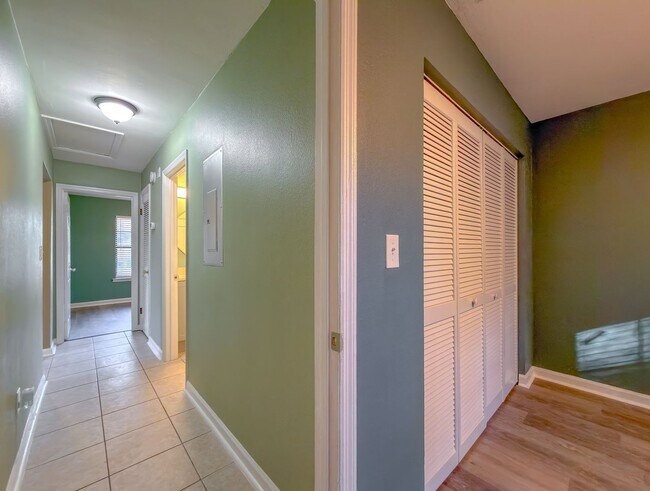 Building Photo - LOVELY & Modern NW 2/1 w/ New Flooring & Huge Privacy Fenced Yard that Inc Lawn Maintenance! Avai...