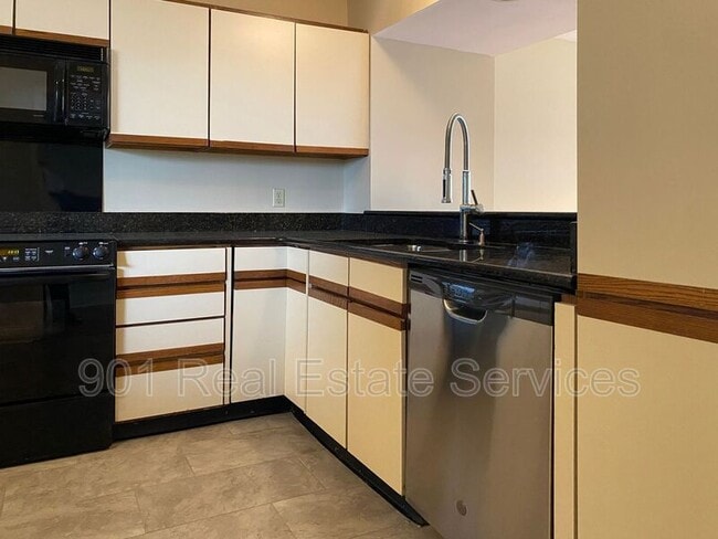 Building Photo - 200 Wagner Pl