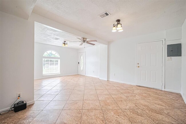 Building Photo - 227 N Austin Dr