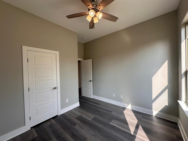 Building Photo - 368 Nene Ln