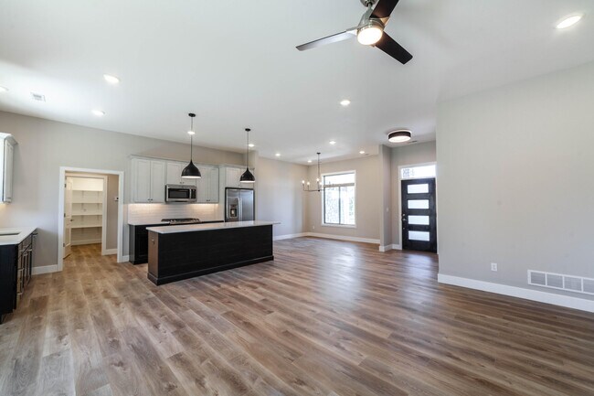 Building Photo - 1211 Shallow Ridge Cir