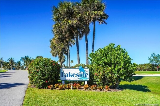 Building Photo - 5564 NE Gulfstream Way