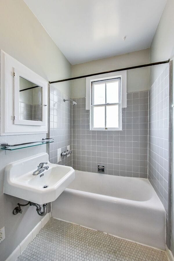 Building Photo - 6048 Monroe Ave