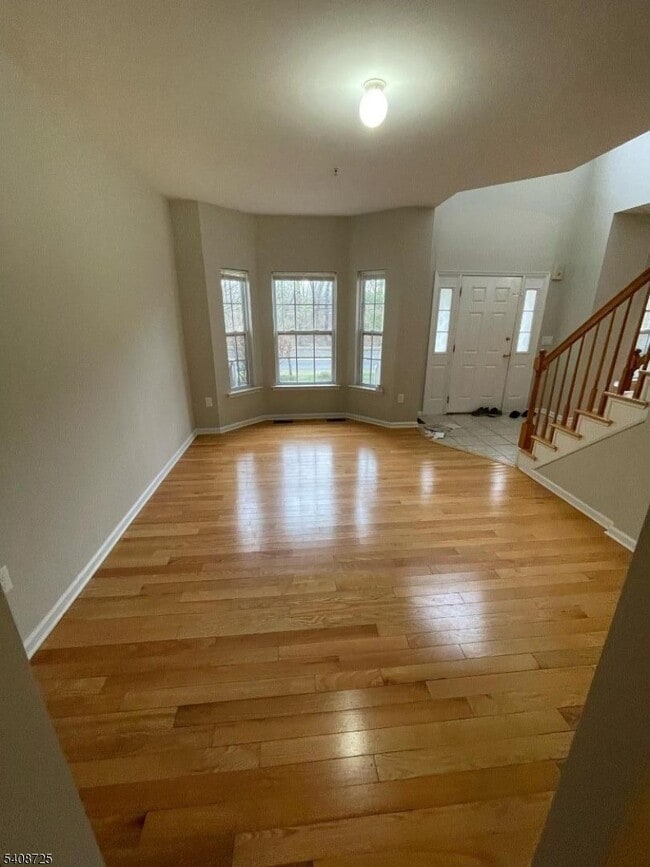 Building Photo - 301 Pinelli Dr