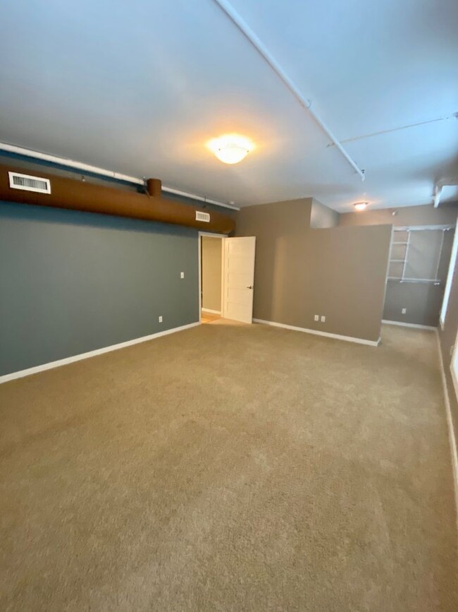 Building Photo - Live in the Heart of Downtown Spokane – 2B...