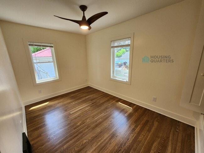 Building Photo - 107 W Waverly Pl