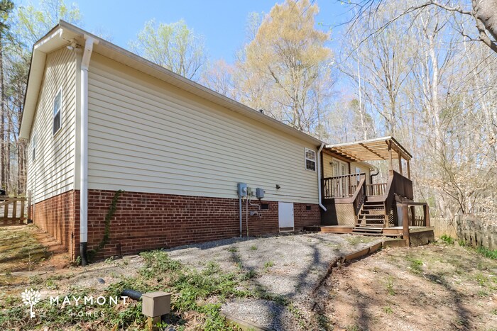 Building Photo - 221 Creek View Rd