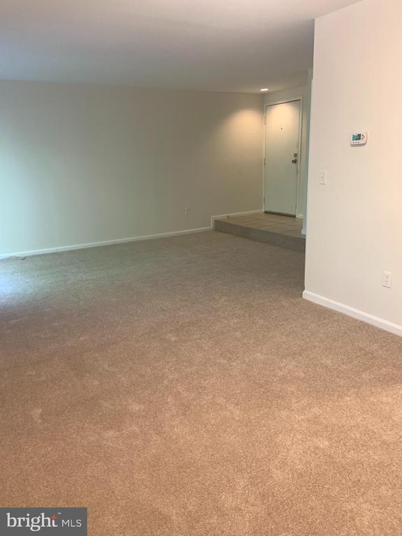 Building Photo - 664 Newbridge Ct
