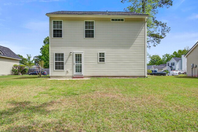 Building Photo - 141 Old Tree Rd