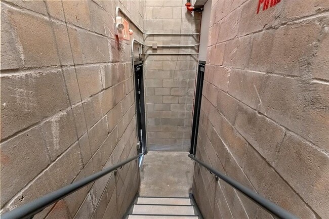 Building Photo - 902 E Curtis St