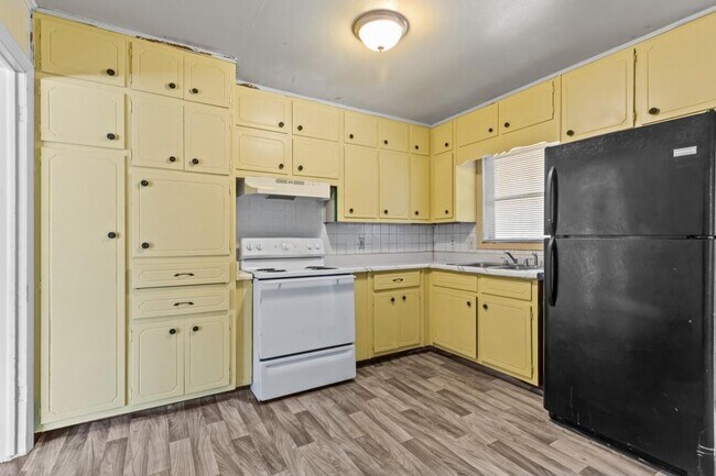 Building Photo - 4010 Emerald Lake Dr