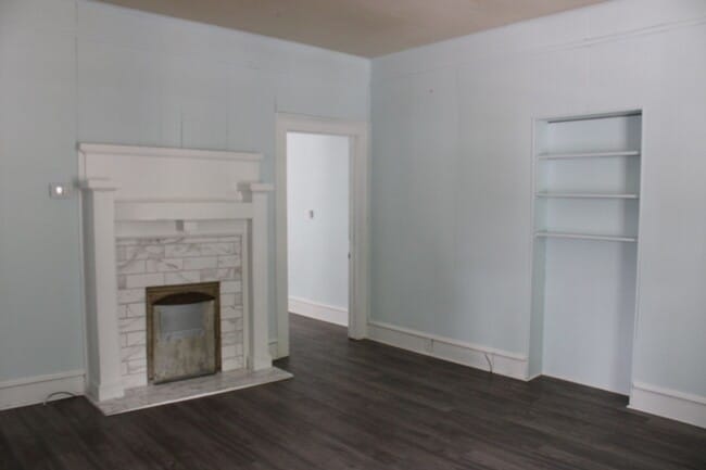 Building Photo - 404 Vance St NE