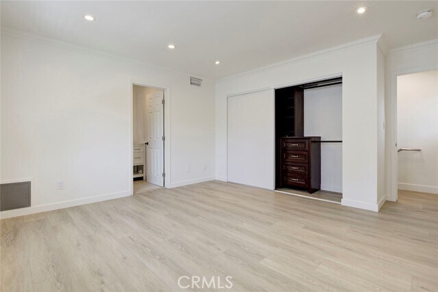 Building Photo - 247 N Oak Ave