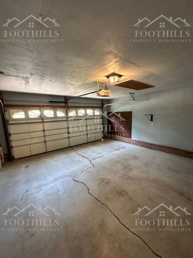 Building Photo - 3 Bedroom, 2 Bath Home near to Hwy 187 South