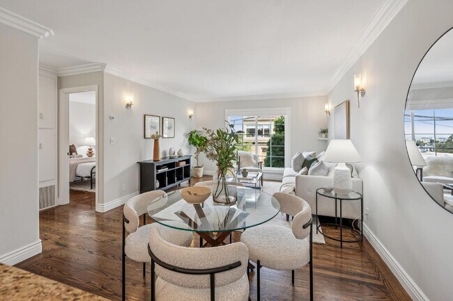 Building Photo - Beautiful 3 Bedroom 2 Bathroom Single Fami...