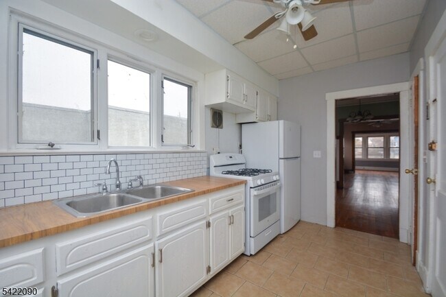 Building Photo - 308 Hoboken Rd