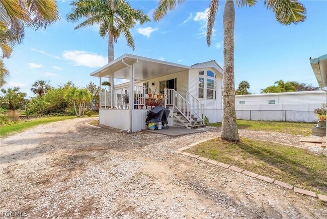 Building Photo - 7270 Pinehurst Rd