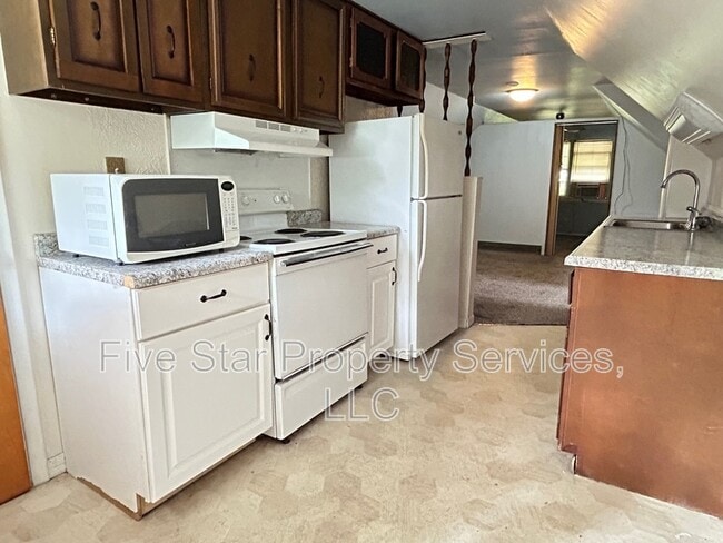 Building Photo - 2244 S 9th St