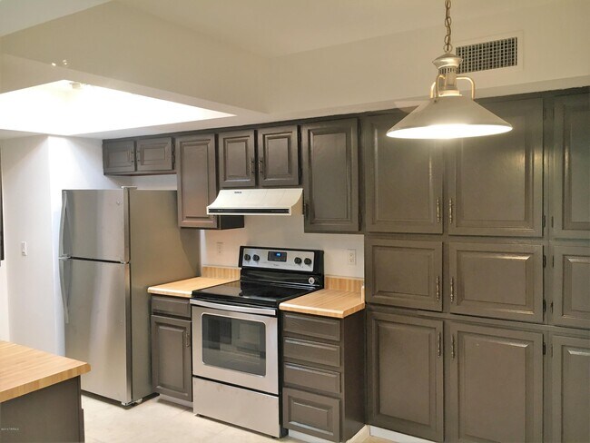 Building Photo - 4846 E Placita Arenosa
