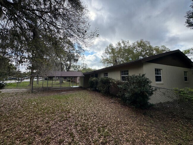 Building Photo - Charming 4 Bedroom, 1 Bathroom Home in Orange City!!