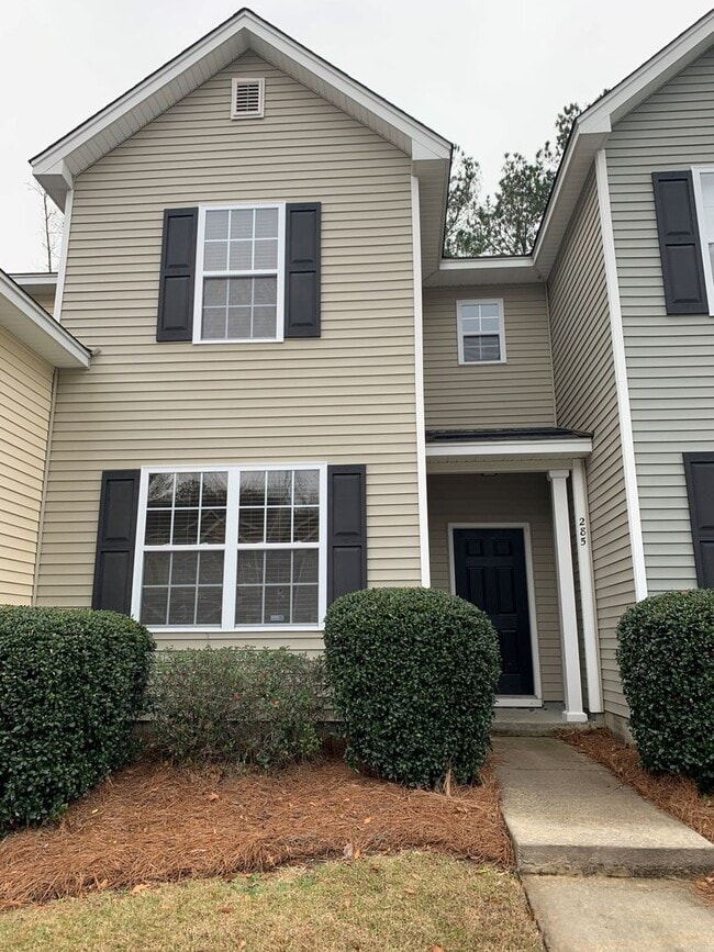 Building Photo - 3Br 3Ba Liberty Hall Townhome