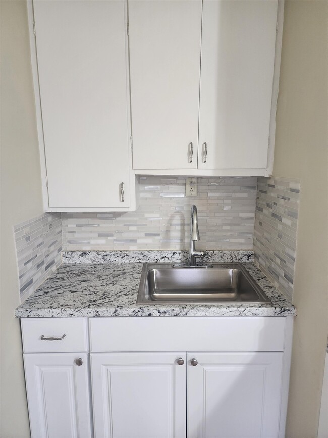 Building Photo - 2122 Rusk St