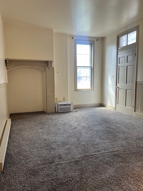 Living room - 113 E Franklin St