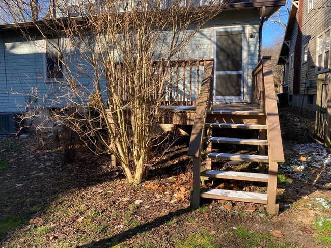 Building Photo - 423 Steele St