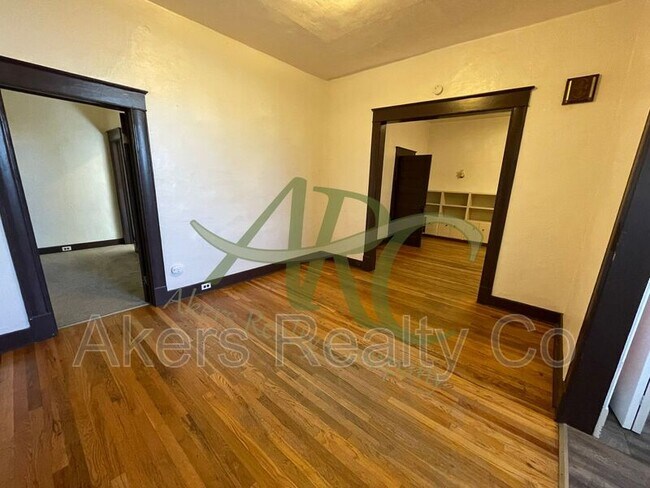 Building Photo - 501 Van Buren St