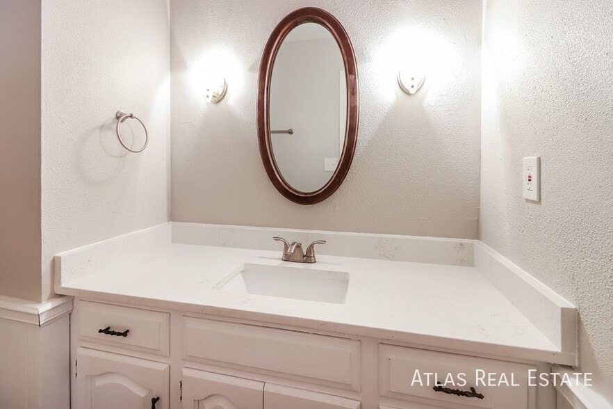 Building Photo - 16644 W 146th Terrace