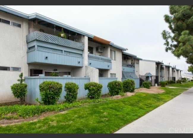 Building Photo - 21800 Schoenborn St