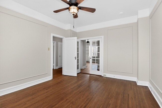 Building Photo - Absolutely stunning penthouse level unit in the historic Poplar building in Charlotte's tree line...