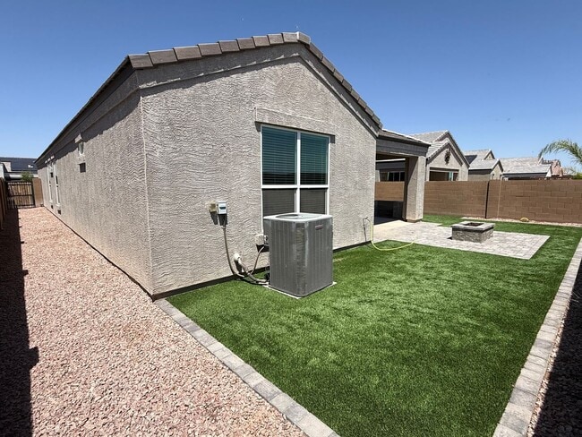 Building Photo - Beautiful Newer 4 Bedroom 3 Bathroom Anthem at Merrill Ranch Home!