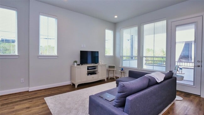 Building Photo - 2720 Grand Fountains Dr