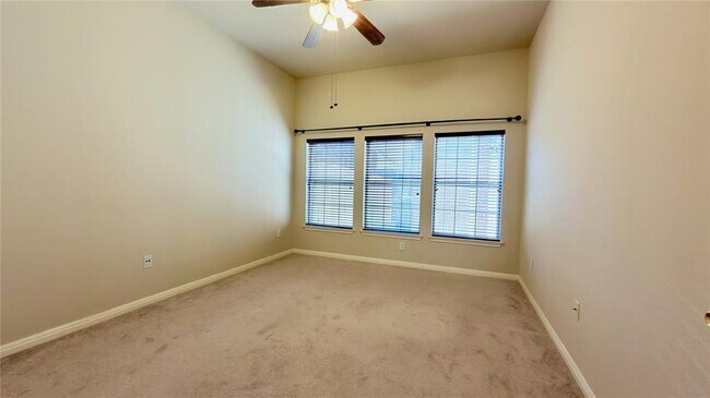 Building Photo - 5515 Davis Ln