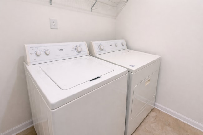 Building Photo - Charming 3bed Cumming Townhome with Walking Trail