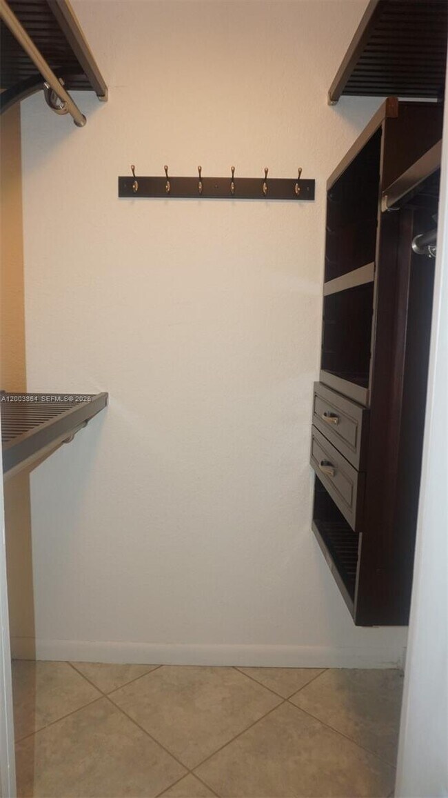 Building Photo - 853 NE 37th St