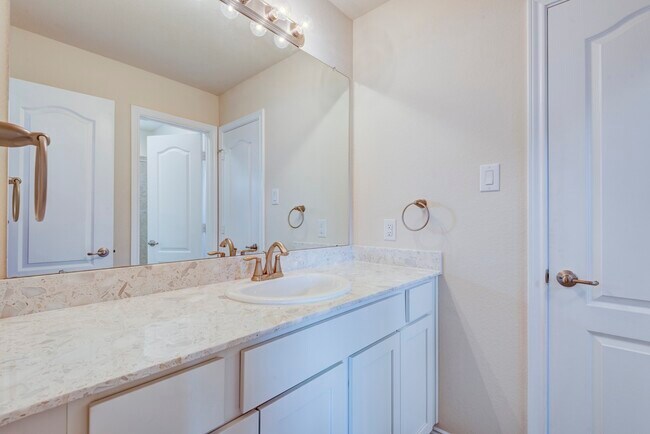 Building Photo - 173 Dina Ln