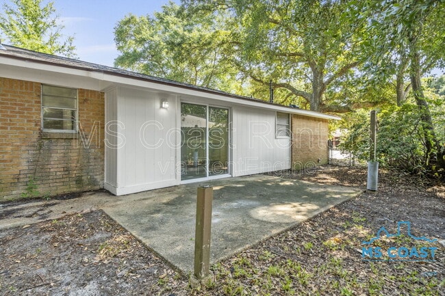 Building Photo - 2121 Alice Dr
