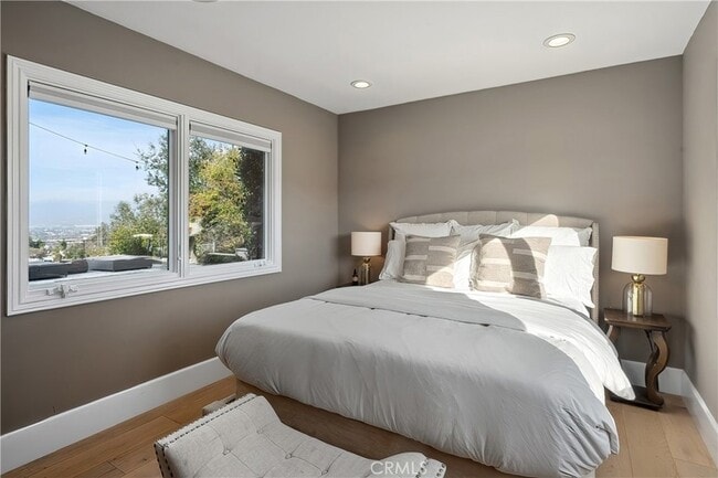 Building Photo - 3642 Alta Mesa Dr