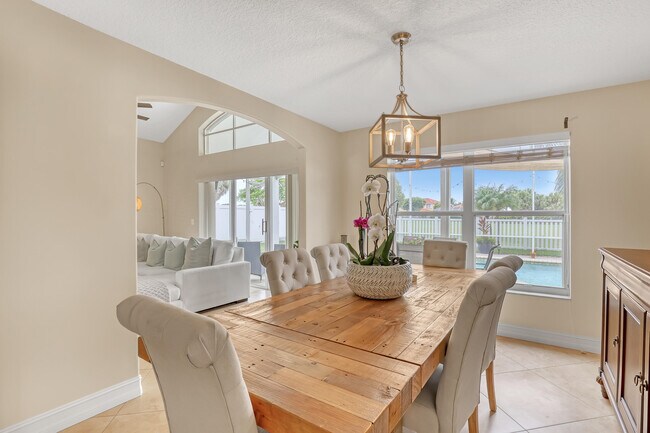 Building Photo - 6074 Las Colinas Cir