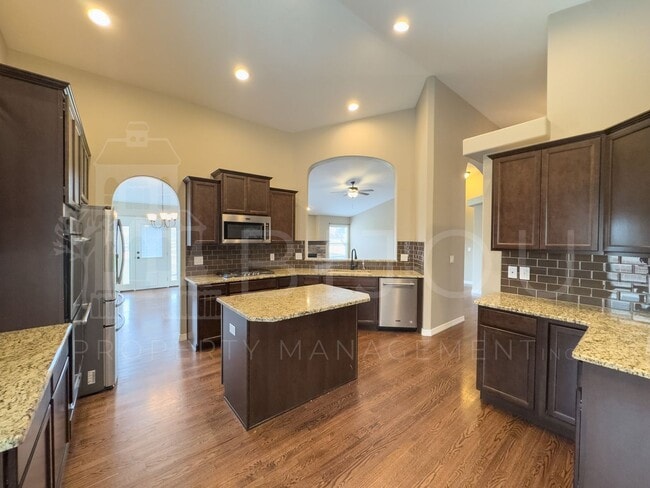 Building Photo - Large Well-Maintained Peyton Home