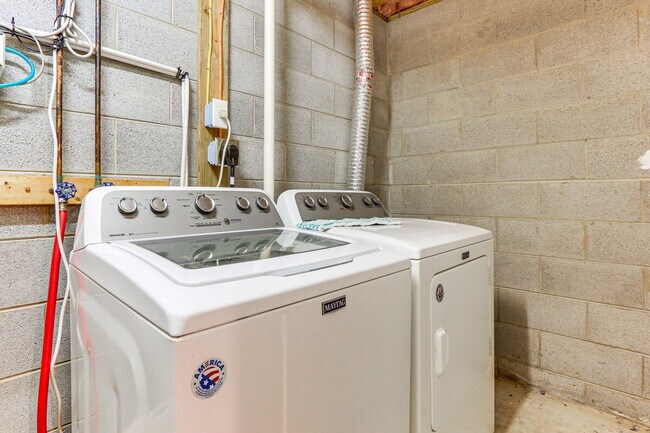 Building Photo - 443 Arrowhead Rd