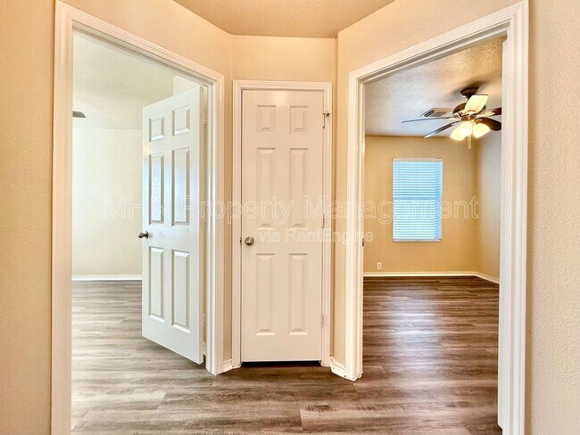 Building Photo - 9011 Timber Hunt