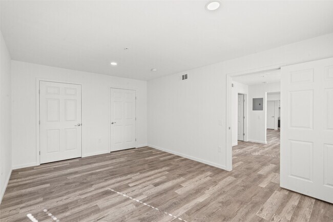 Building Photo - 8100 Seawall Blvd